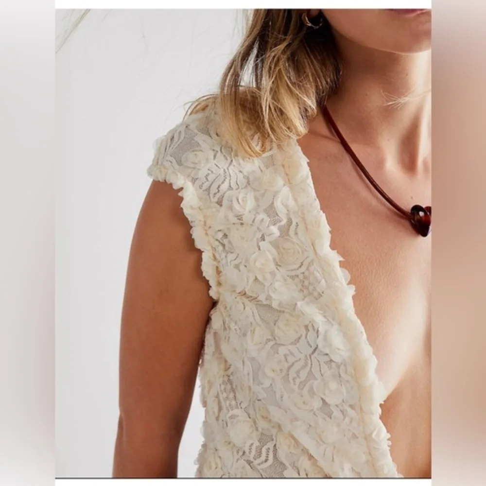 Free People intimately Free 2 Haute 2 Handle cream ruffled plunge front Bodysuit - Picture 5 of 7